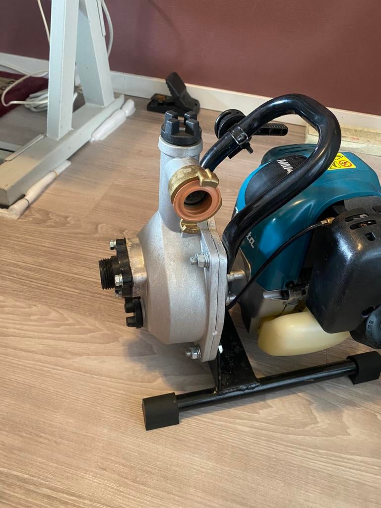 Benzine Waterpomp 4 taken, Tuin en Terras, Ophalen of Verzenden, Zo goed als nieuw