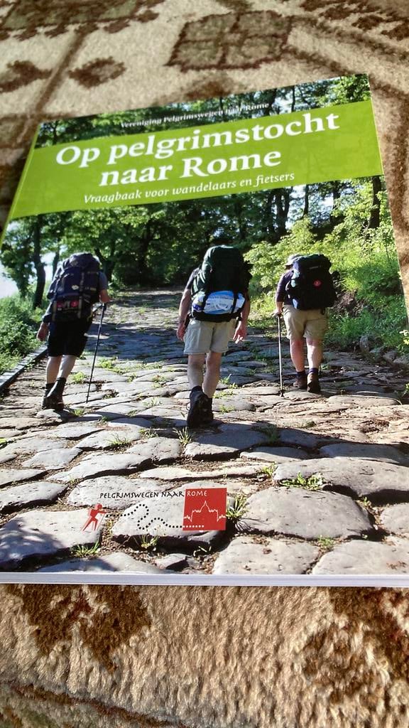 Op pelgrimstocht naar Rome, Ophalen of Verzenden, Zo goed als nieuw, Vereniging Pelgrimswegen naar Rome