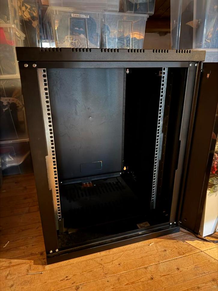 Patchkast 15U 540mm diep - LogiLink, Computers en Software, Serverkasten, Gebruikt, Glas, Plaatstaal, Ophalen