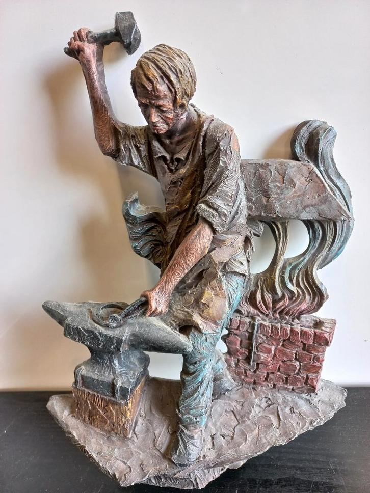 Beeldje smid met aambeeld., Verzamelen, Beelden en Beeldjes, Zo goed als nieuw, Mens, Ophalen of Verzenden