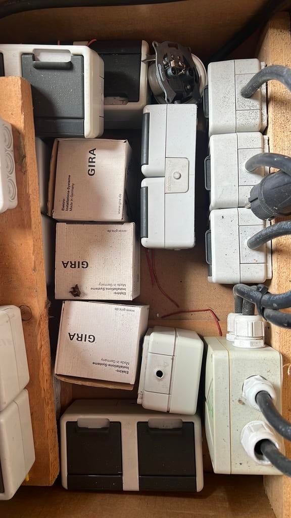 Gira stopkontakt, Doe-het-zelf en Verbouw, Elektra en Kabels, Ophalen of Verzenden, Zo goed als nieuw