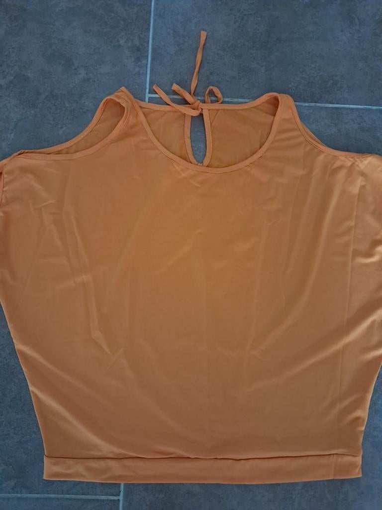 Oranje top met open schouders en strikdetail, Kleding | Dames, T-shirts, Maat 42/44 (L), Oranje, Ophalen of Verzenden, Korte mouw