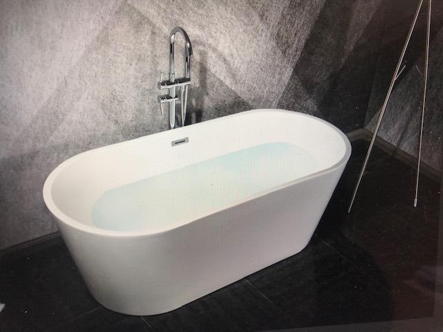 Vrijstand Design bad 170/ WIT glans met koper kraan (NIEUW), Huis en Inrichting, Badkamer | Complete badkamers, Nieuw, Met bad