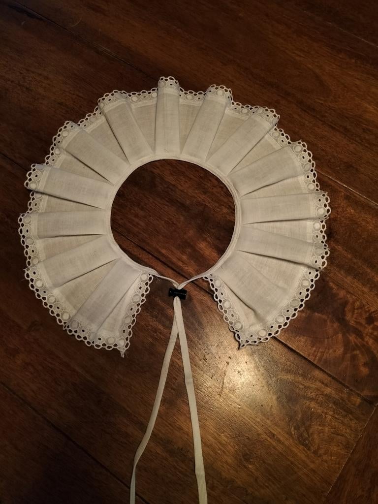 Luxe pieten kraag van kant met veter sluiting, Ophalen of Verzenden