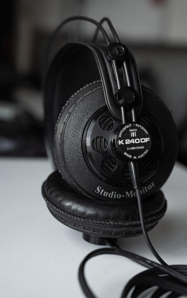 AKG K240DF Diffusfeld Koptelefoon, Ophalen of Verzenden, Zo goed als nieuw, Over oor (circumaural), Overige merken