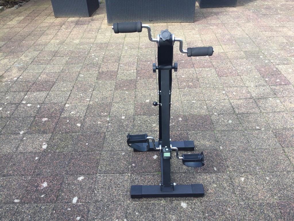 Te koop hometrainer voor zittend gebruik, Sport en Fitness, Fitnessmaterialen, Ophalen, Zo goed als nieuw, Benen, Overige typen