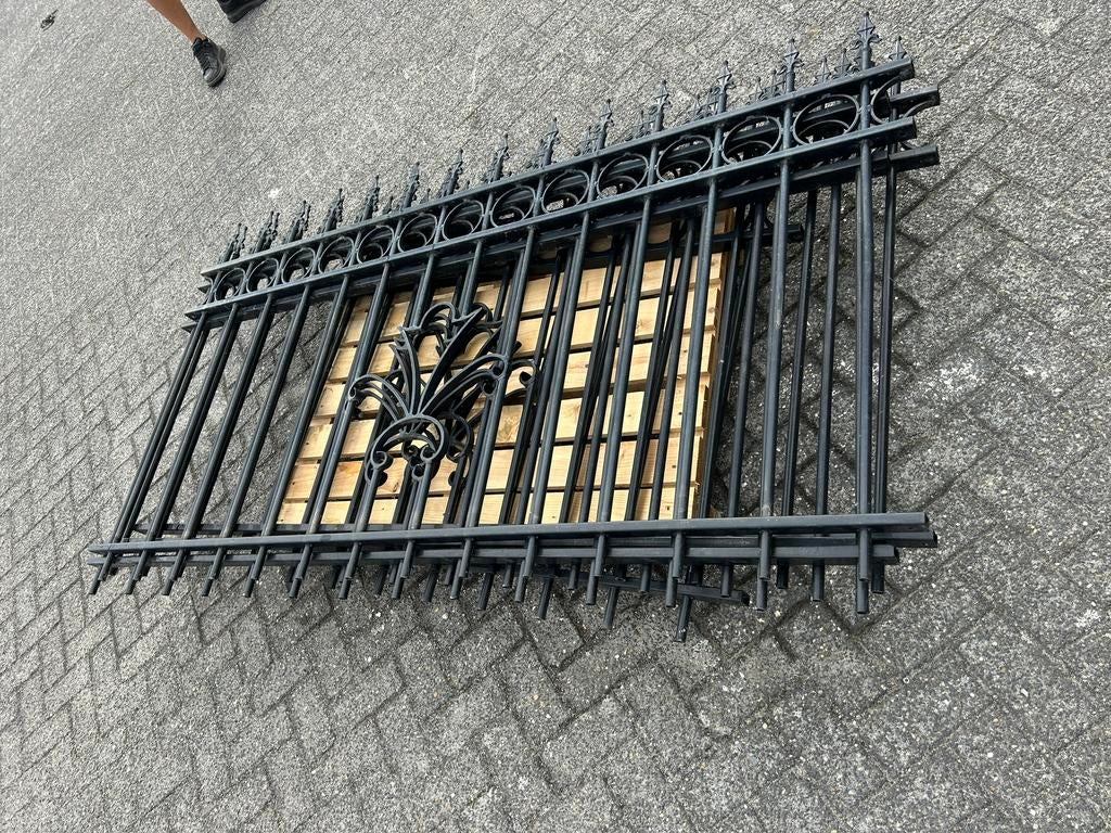 Sierhekwerk gietijzer 11,5 meter + poortje, Tuin en Terras, Ophalen, Zo goed als nieuw, IJzer, Sierhekwerk