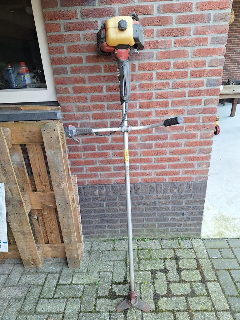 Bosmaaier Robin NB411 - Heeft aandacht nodig, Tuin en Terras, Bosmaaiers, Gebruikt, Benzine, 30 tot 50 cm, Ophalen