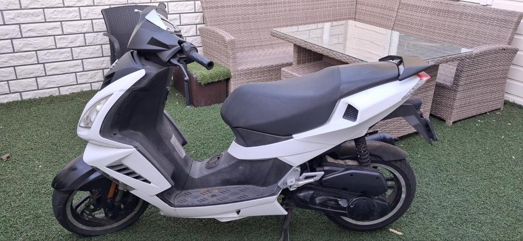 Peugeot Speedfight Scooter - Wit/Zwart loop of sloop 2 tackt, Ophalen of Verzenden, Gebruikt, Maximaal 45 km/u, Overige modellen