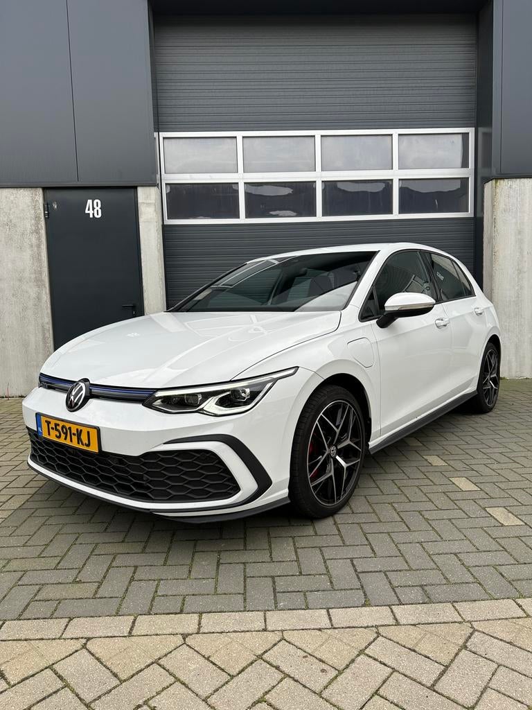 Volkswagen Golf GTE 245pk DSG 2021 Wit, Auto's, 4 cilinders, Alcantara, Wit, Plug-in hybride