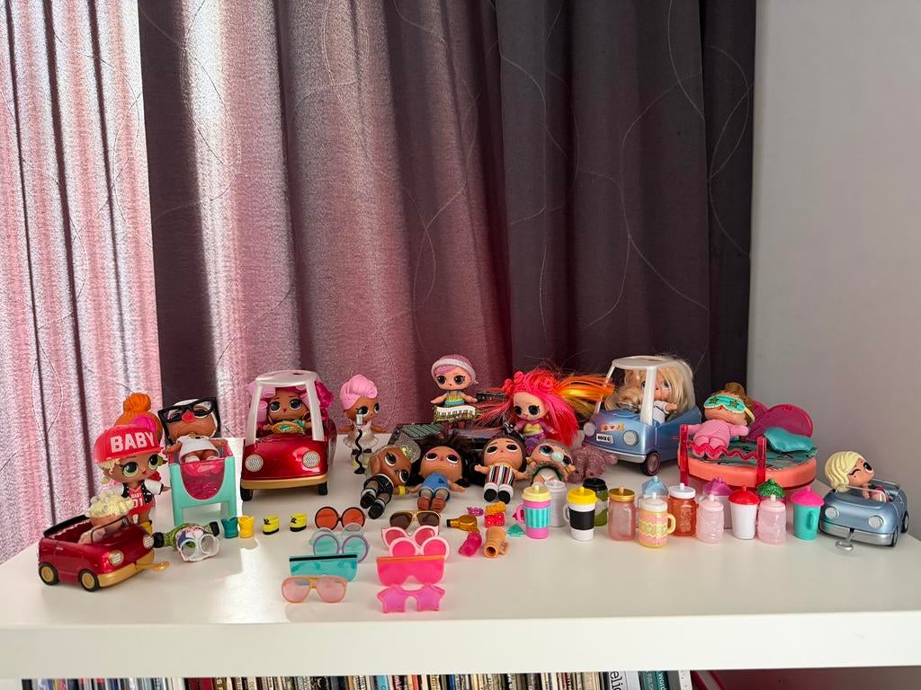 Leuke set Lol poppetjes inclusief auto's, Ophalen of Verzenden, Zo goed als nieuw, Poppenhuis
