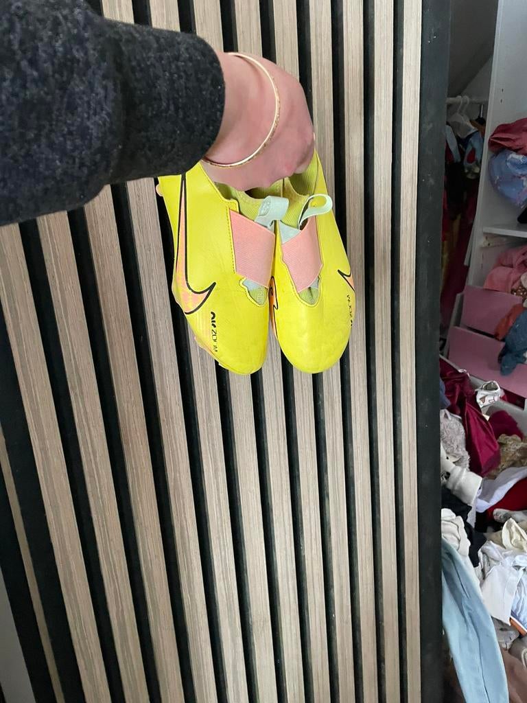 Nike voetbalschoenen maat 33, Ophalen of Verzenden, Zo goed als nieuw, Jongen of Meisje, Zwem-accessoire