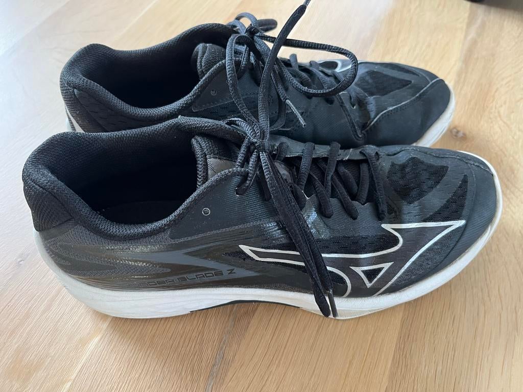 Mizuno Thunder Blade Z indoorschoenen maat 43, Ophalen, Gedragen, Zwart
