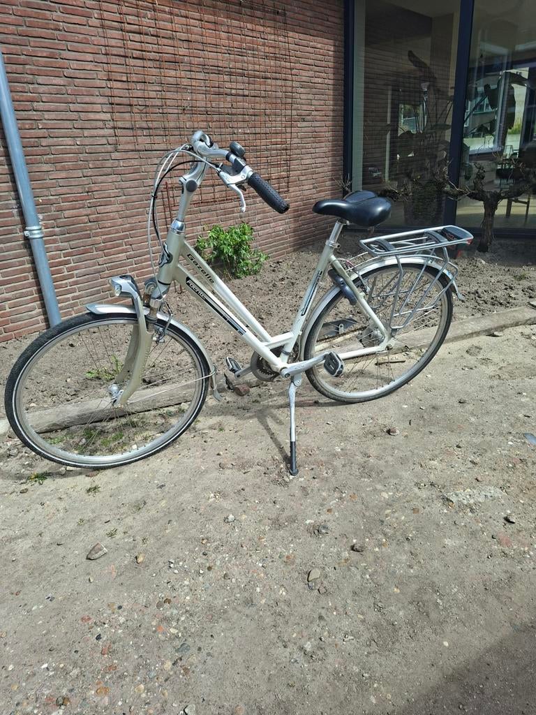 Gazelle Fuentes damesfiets - opknapper zonder slot, Fietsen en Brommers, Fietsen | Dames | Damesfietsen, Velgrem, Versnellingen