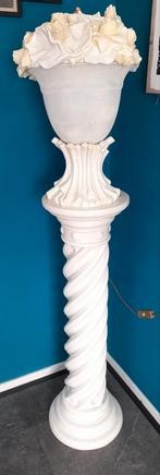 Elegante Witte Gedraaide Zuil met Bloemvaas Lamp, Overige materialen, Klassiek, Barok, Elegant, Ophalen of Verzenden, Zo goed als nieuw