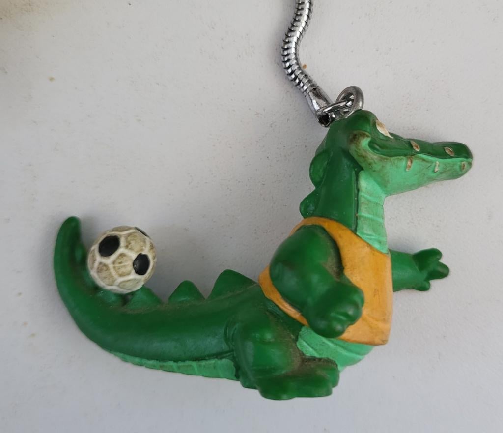 Sleutelhanger Krokodil met Voetbal, Ophalen of Verzenden, Gebruikt, Dier of Natuur