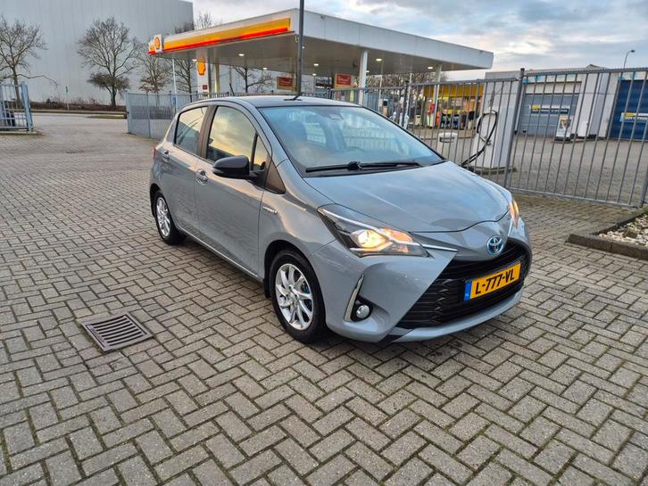Toyota Yaris 1.5 Hybrid 100pk CVT 2019 Grijs, Auto's, Toyota, Particulier, Yaris, Achteruitrijcamera, Bluetooth, Hybride Elektrisch/Benzine