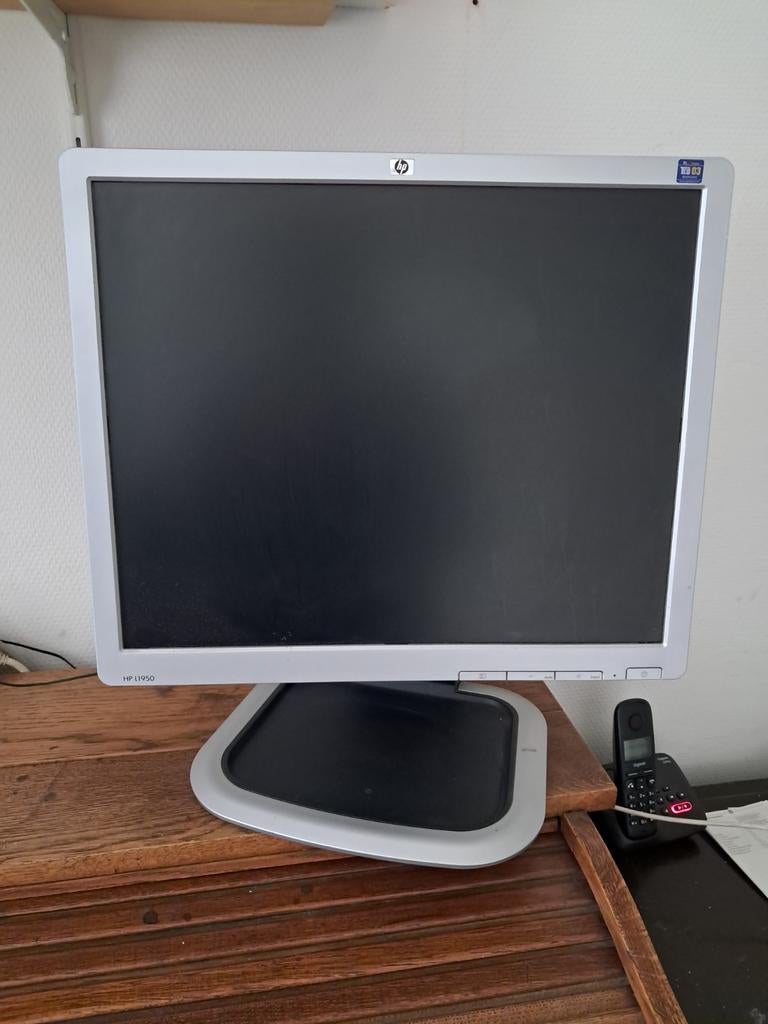 HP L1950 Monitor - Gebruikt maar in goede staat, Computers en Software, Monitoren, Ophalen, HP, In hoogte verstelbaar, 60 Hz of minder