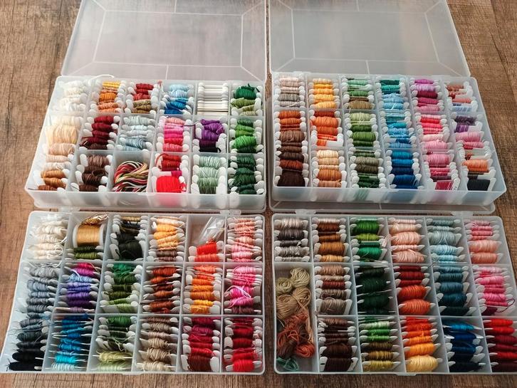 4 dozen borduurzijde / borduurgaren, Hobby en Vrije tijd, Borduren en Borduurmachines, Borduurgaren of Zijde, Ophalen of Verzenden