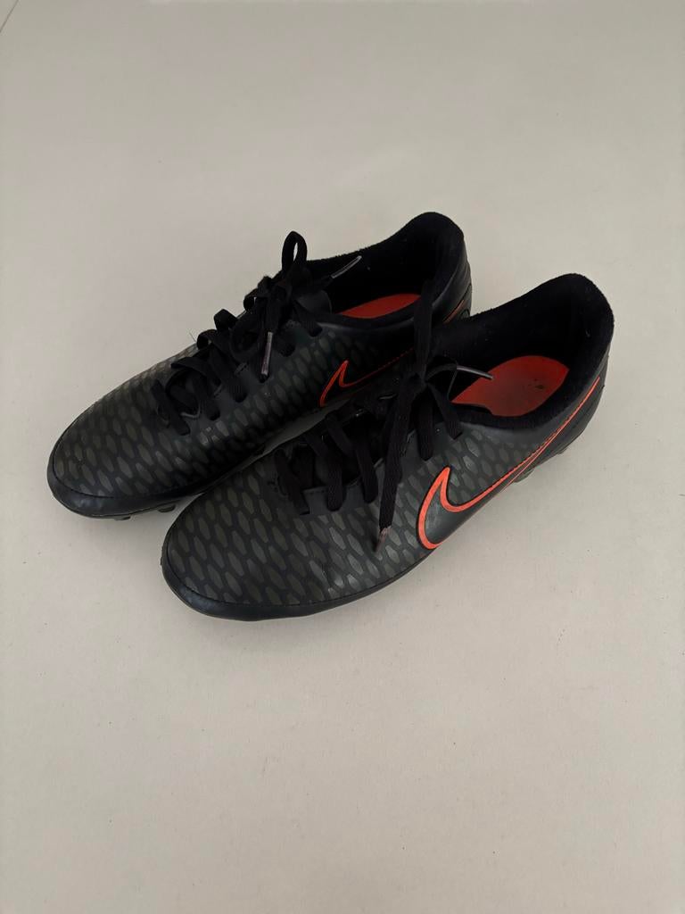 Zwarte Nike Magista voetbalschoenen maat 40!, Sport en Fitness, Voetbal, Gebruikt, Maat XS of kleiner, Schoenen, Ophalen of Verzenden