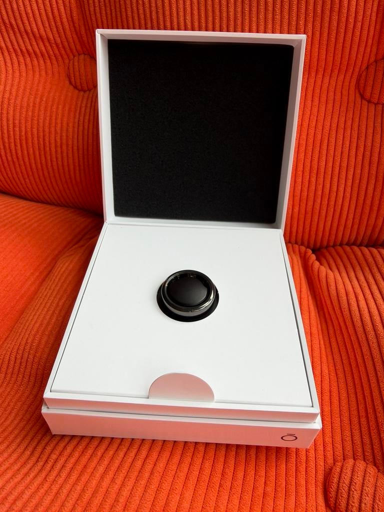 Oura Ring Gen 3 – maat 10 – met oplader, Sieraden, Tassen en Uiterlijk, Activity trackers, Gebruikt, Zwart, IOS, Ophalen of Verzenden