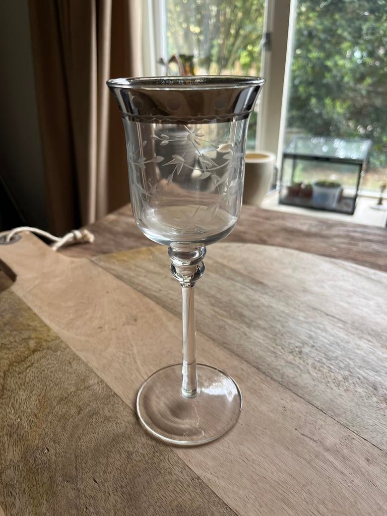 Vintage wijnglas met zilveren rand en gravure, Ophalen