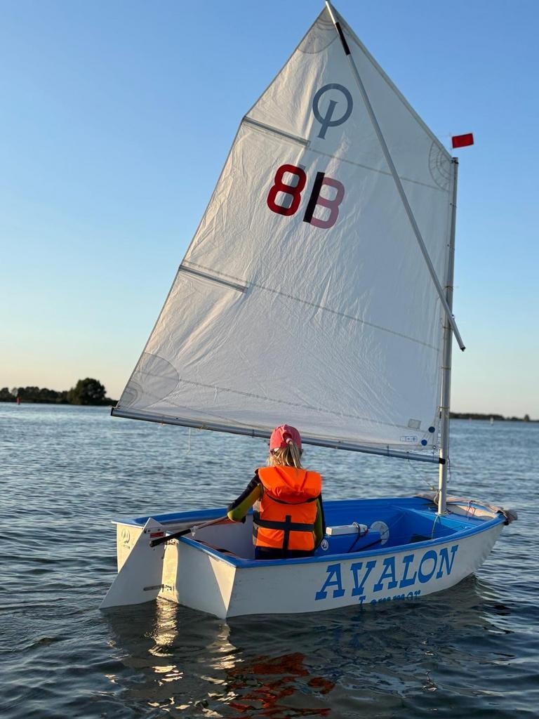 Optimist van Wettum met karretje en kleding, Watersport en Boten, Open zeilboten, Ophalen, Geen motor, Gebruikt, Optimist