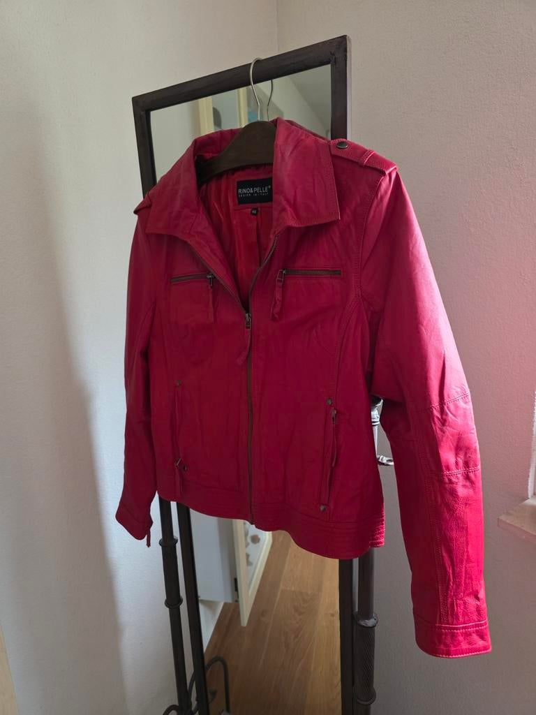 Stoere rode leren jas maat 44, Kleding | Dames, Jassen | Zomer, Maat 42/44 (L), Ophalen of Verzenden, Zo goed als nieuw, Rood