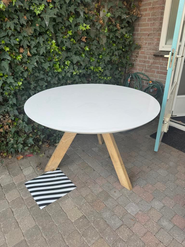 Ronde eettafel met houten poten, Gebruikt, 100 tot 150 cm, Rond, Ophalen of Verzenden