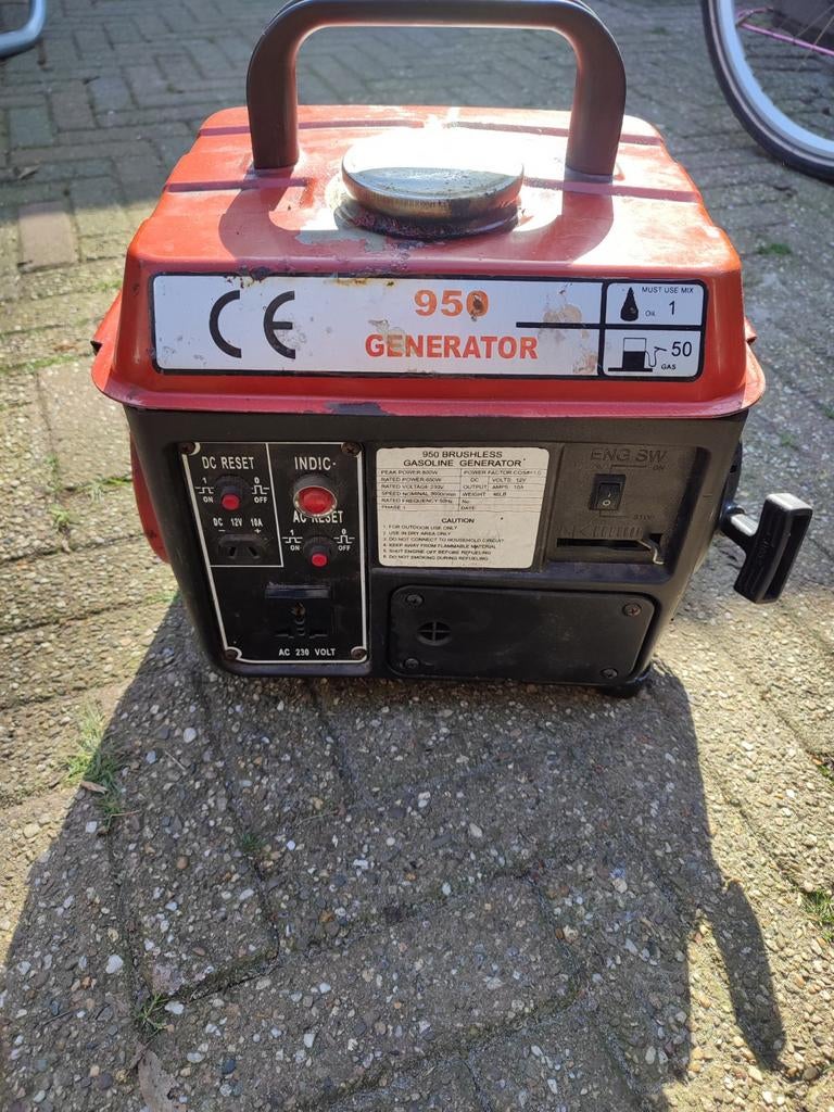Generator 950 - Start en loopt, Doe-het-zelf en Verbouw, Elektra en Kabels, Ophalen, Gebruikt