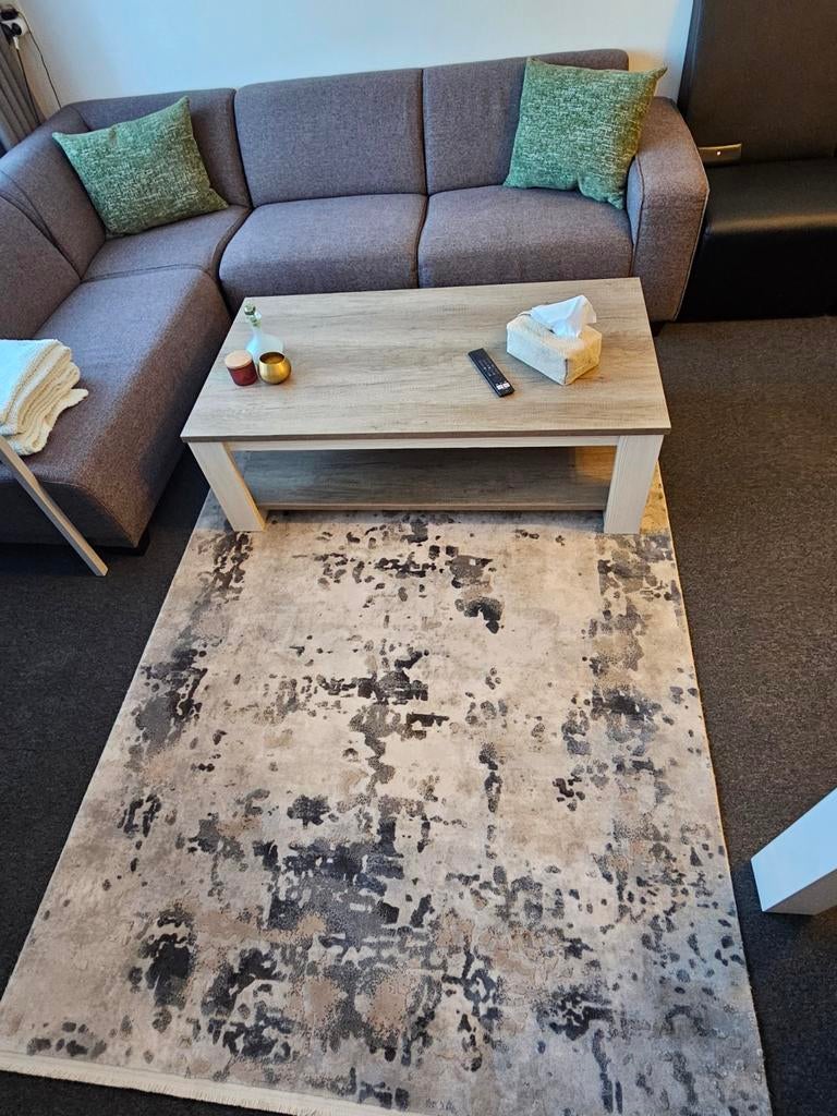 Mooi grijs tapijt 160x230 cm, Huis en Inrichting, Stoffering | Tapijten en Kleden, Ophalen