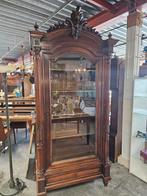 Franse kuif vitrinekast, Ophalen