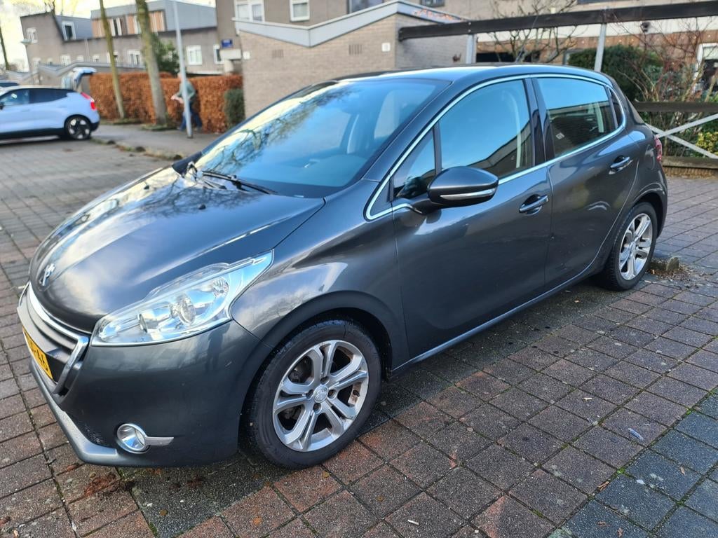 Peugeot 208 1.2 VTI 60KW/82PK 5-D 2013 Grijs, Auto's, Peugeot, Voorwielaandrijving, 31 €/maand, 1199 cc, Origineel Nederlands