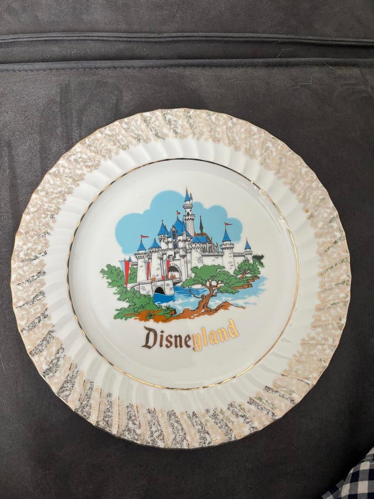 Vintage Disney Disneyland kasteel sierbord, Ophalen of Verzenden, Overige figuren, Gebruikt, Servies