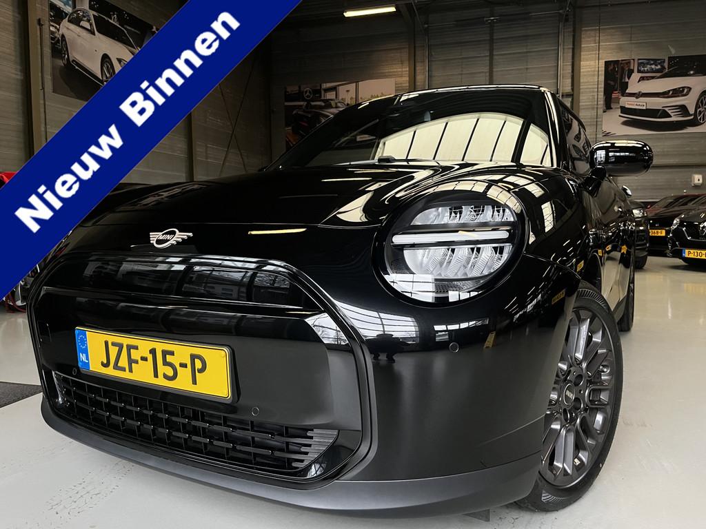 MINI Cooper E Essential XS 40.7 kWh Nieuw Camera, Head-up di, Stof, Gebruikt, Zwart, 4 stoelen