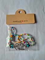 Nieuwe armband met gekleurde kralen en hartjes, Ophalen of Verzenden