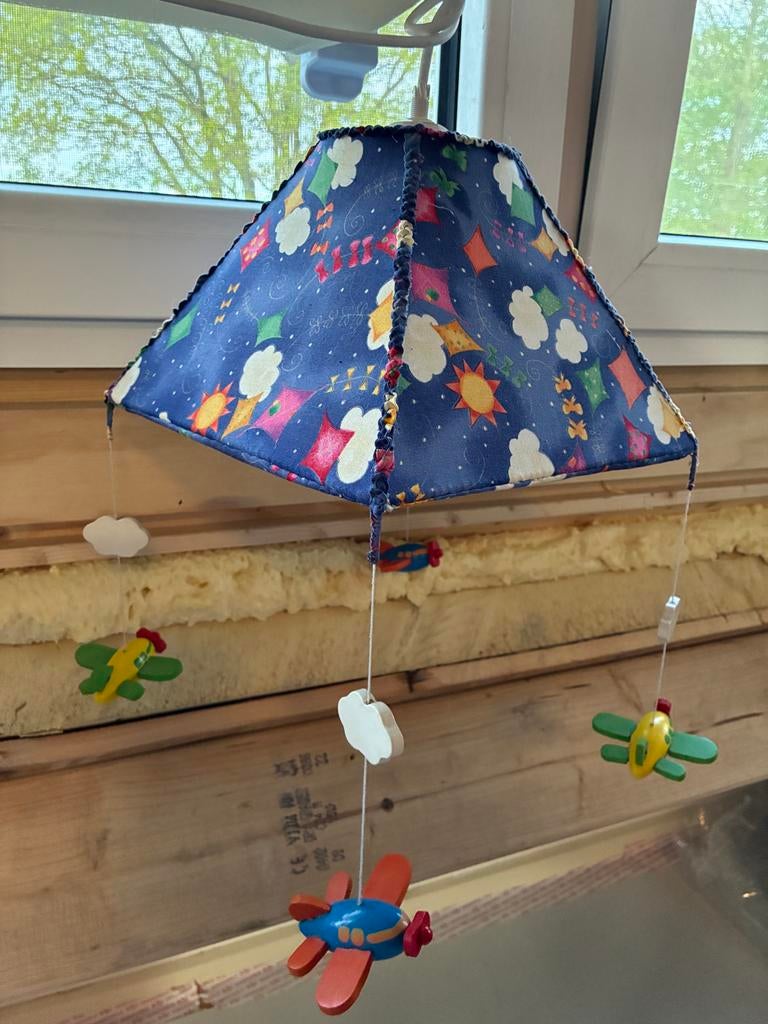 Unieke handgemaakte kinderlampenkap met vliegtuigen, Ophalen of Verzenden, Gebruikt, Lamp