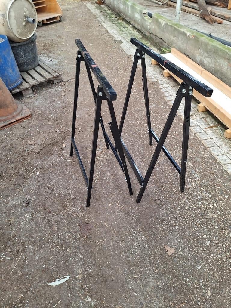 2x stalen schragen te koop, Ophalen, Zo goed als nieuw