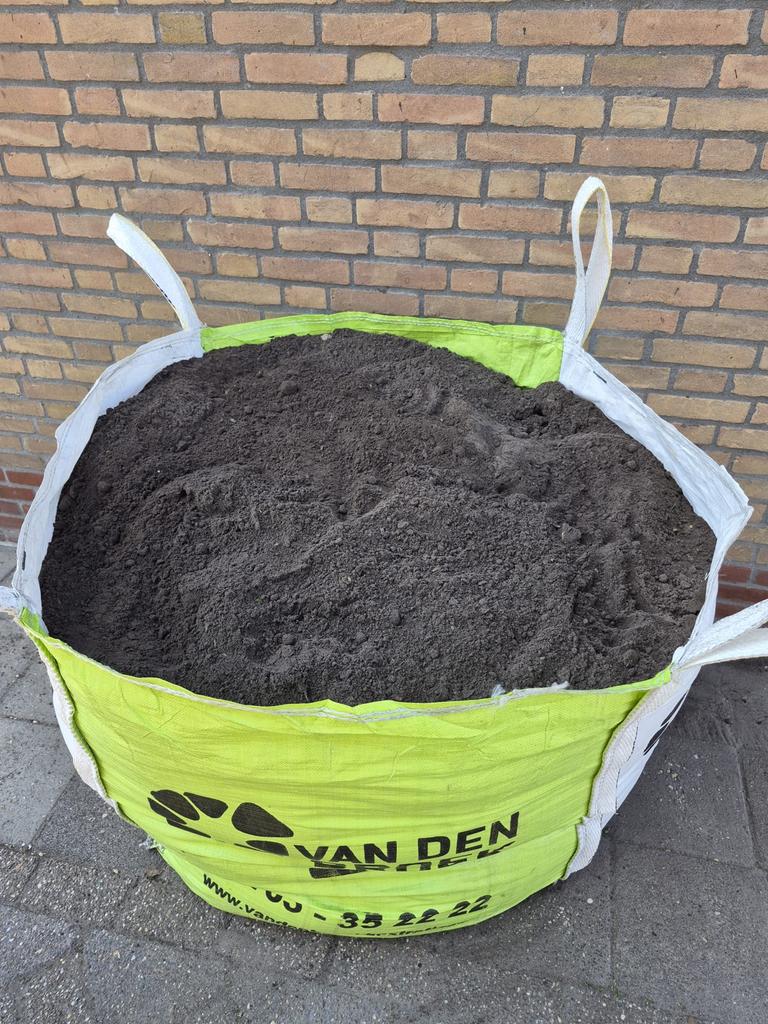 Bigbag met zwart zand - Gratis af te halen in Rucphen, Tuin en Terras, Zand, Ophalen, Gebruikt, Ophoogzand
