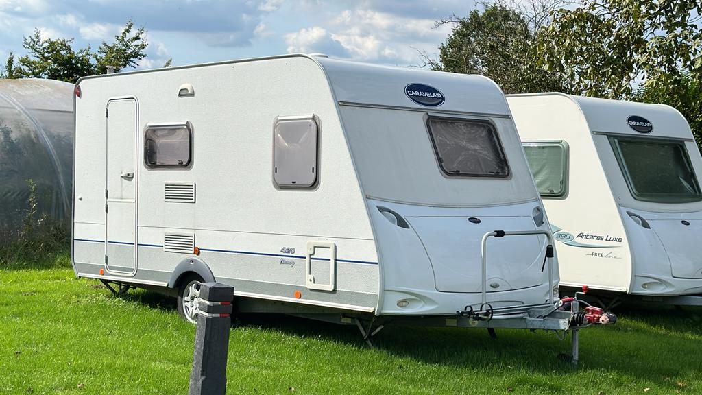 Caravelair Discovery 420 Caravan - Zeer nette staat, 2007, Caravans en Kamperen, Ophalen