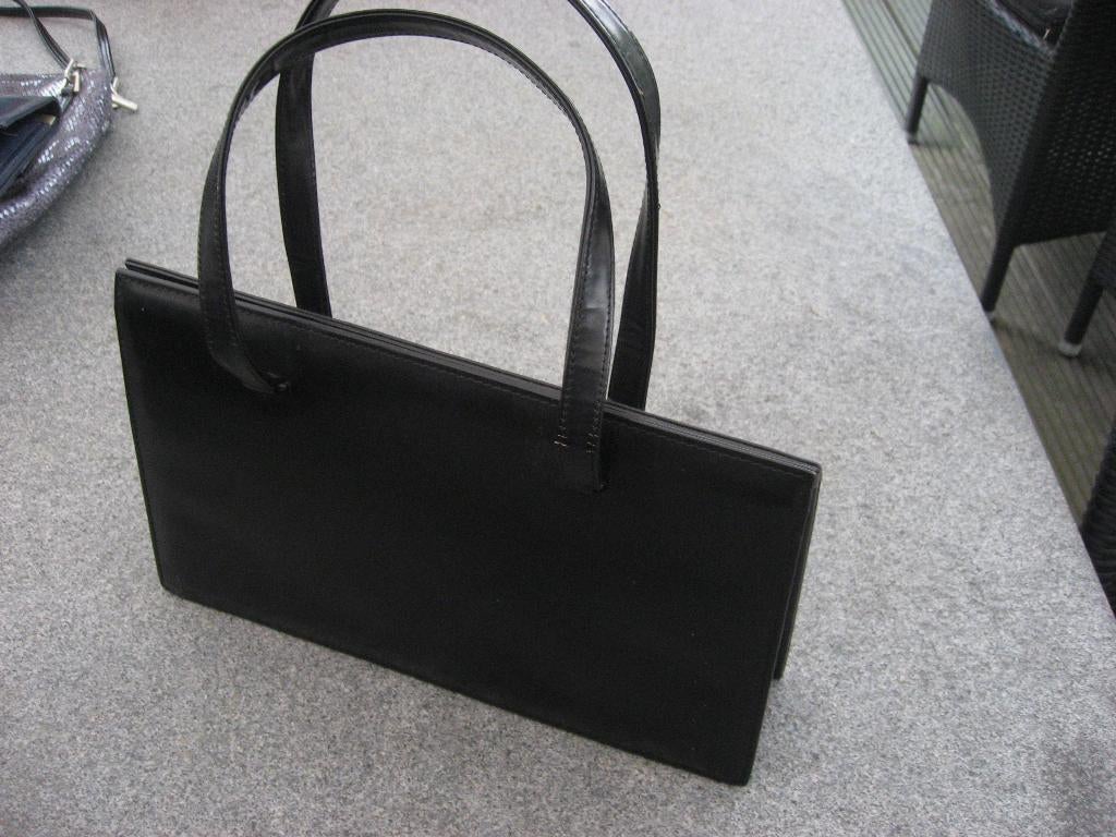 bruine of zwarte antieke leer kniptas, met drukknopje, Antiek en Kunst, Verzenden, Dames