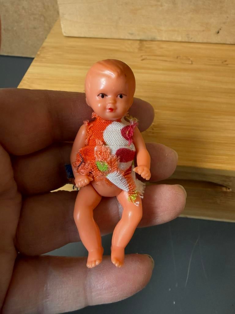 E.S pop - ca 7cm - kunststof, Verzamelen, Ophalen of Verzenden, Zo goed als nieuw, Poppenhuis
