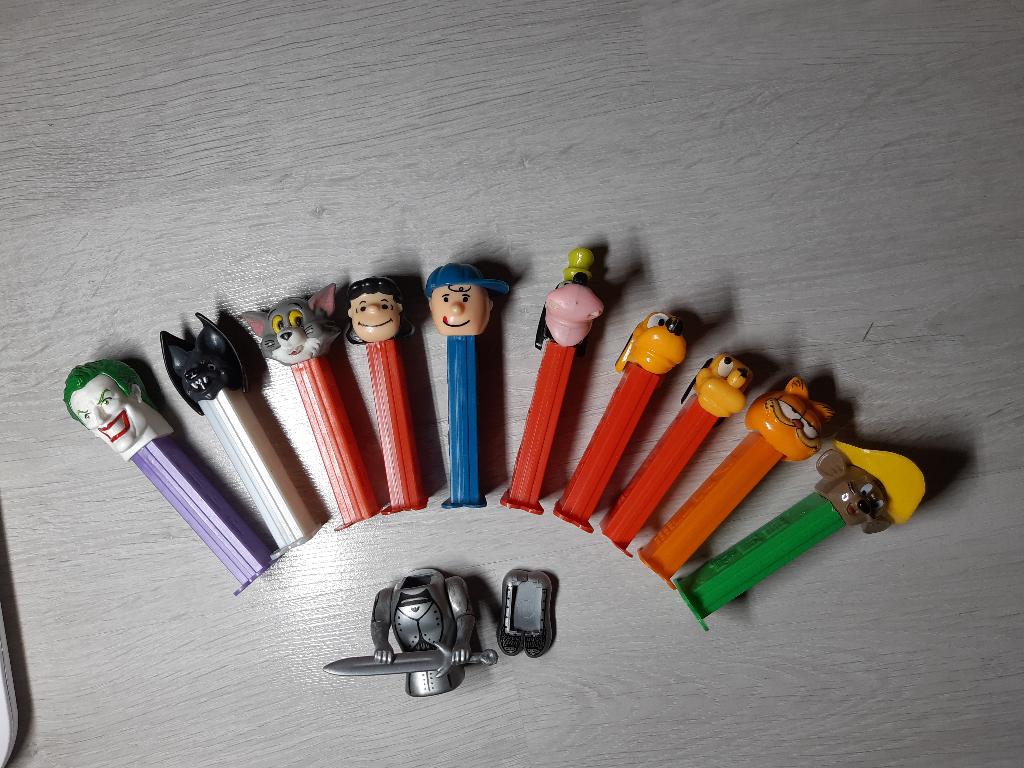 Setje Pez dispensers / candy containers, Verzenden, Gebruikt