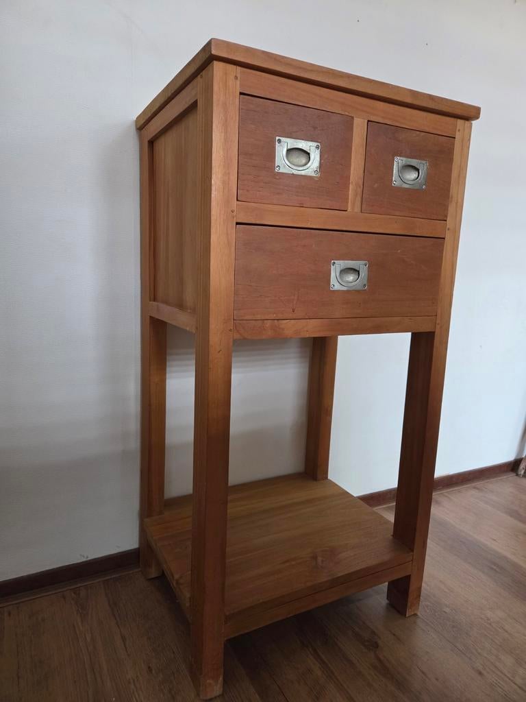 Teak Houten kastje met 3lades, Huis en Inrichting, Slaapkamer | Nachtkastjes, Gebruikt, 70 cm of meer, Minder dan 45 cm, Hout