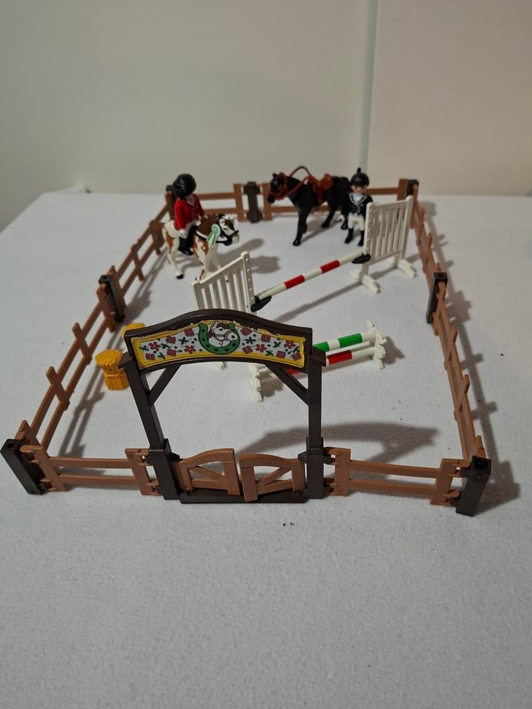 Playmobil Paardenbak met Hindernissen & Ruiters, Ophalen of Verzenden, Gebruikt