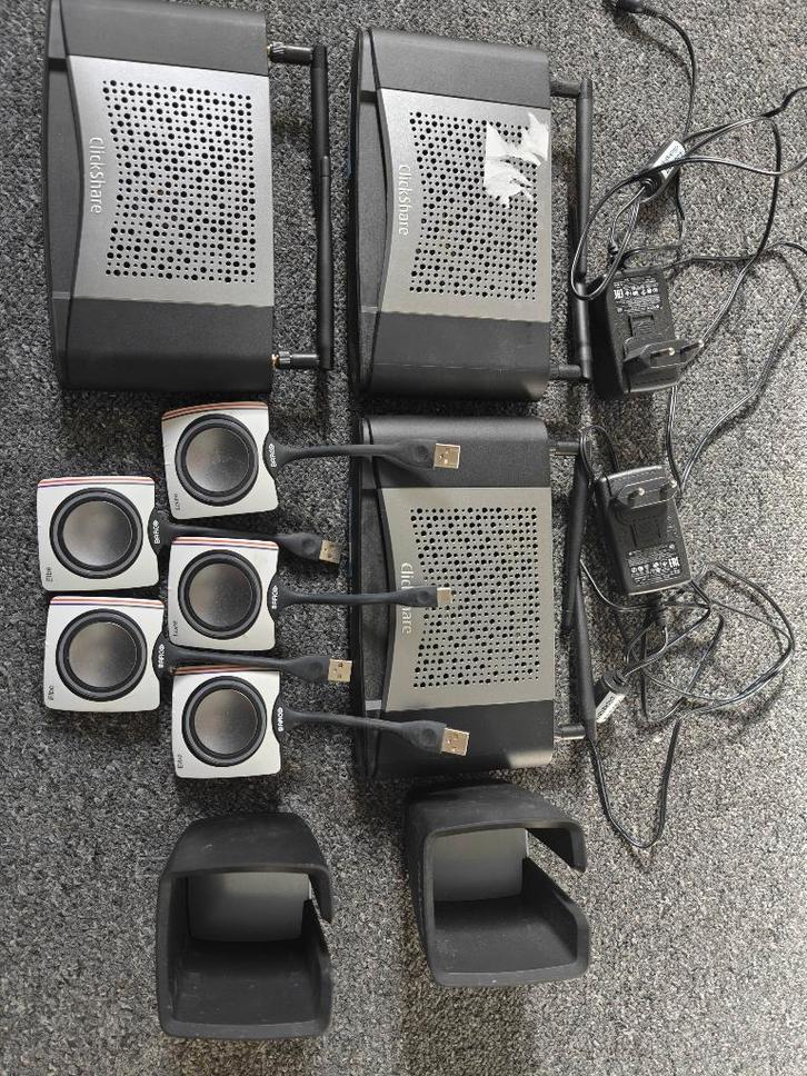 Barco ClickShare CSE-200 set – 3 bases + 5 buttons, Computers en Software, Presenters, Gebruikt, Ophalen of Verzenden