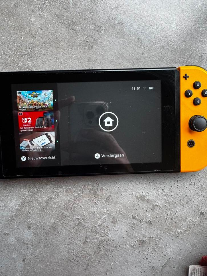 Nintendo switch met extra controllers, Spelcomputers en Games, Spelcomputers | Nintendo Switch, Gebruikt, Switch Original, Met 3 controllers of meer