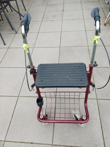 Rollator ,bordeaux rood, mandje ,prima stast  beschikbaar voor biedingen