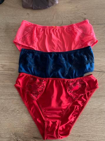 Luxe slips maat M/38 ass. Conturelle beschikbaar voor biedingen