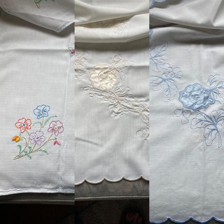 Vintage / Geborduurde tafelkleedjes - tafelkleedje, Huis en Inrichting, Tafelkleden, Gebruikt, Vierkant, Binnen, Ophalen of Verzenden